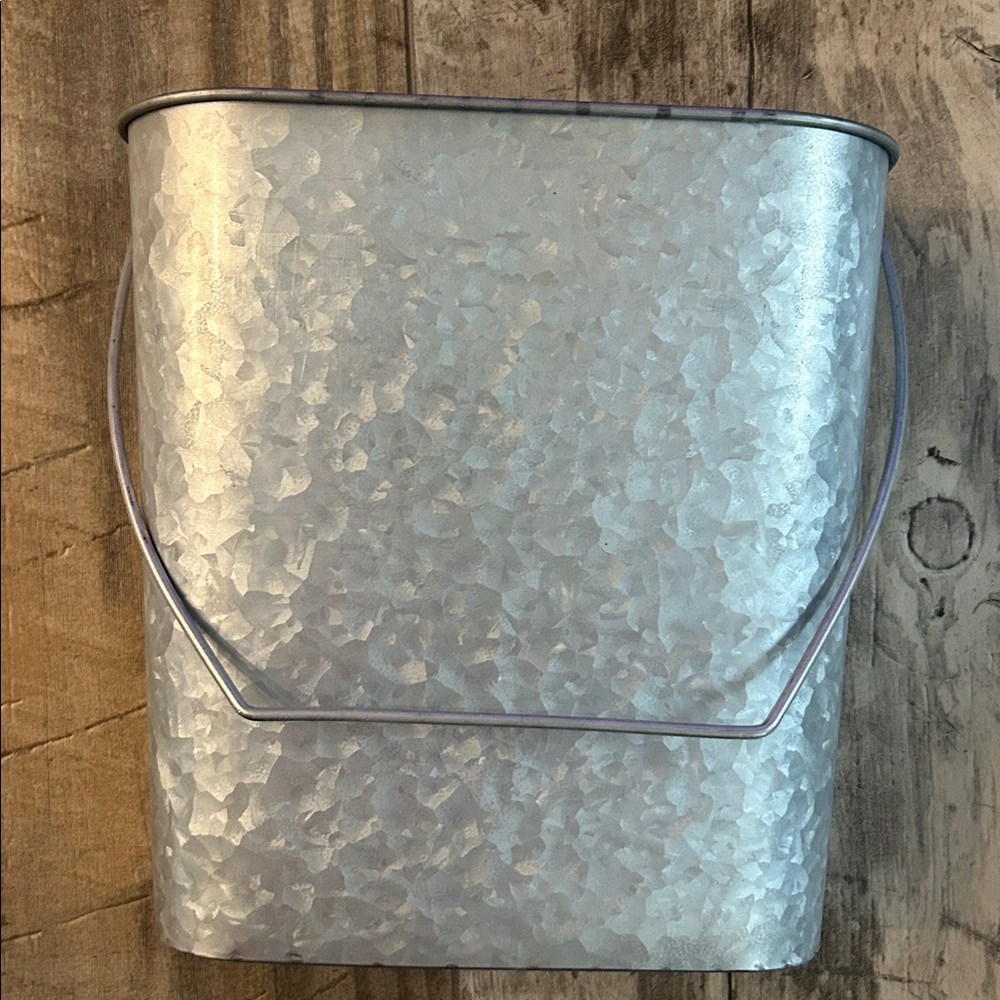 Galvanized silver toilet paper holder. Can hang on wall or free standing.